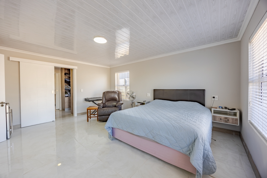 4 Bedroom Property for Sale in Bothasig Western Cape